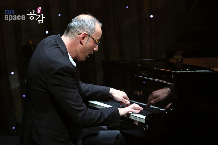 Pianist and composer Pasquale Stafano performed at EBS Nationa TV in South Korea